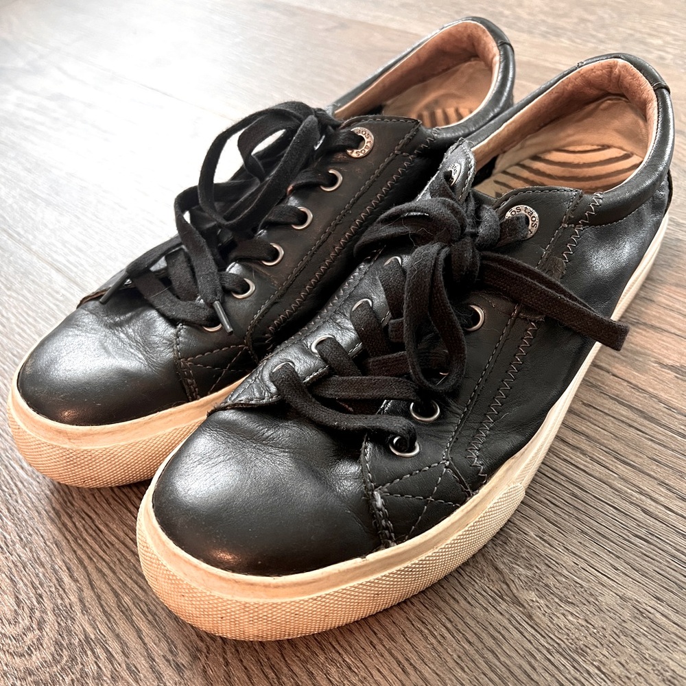Taos women’s leather sneakers